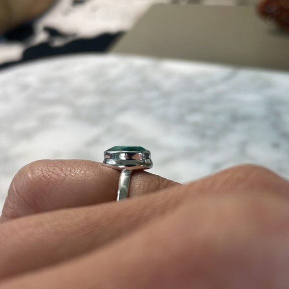 Small tear drop natural emerald 925 sterling silver ring in size 6 - Picture 4 of 8